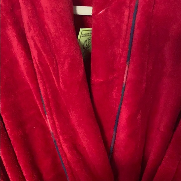 Red robe - Picture 3 of 4